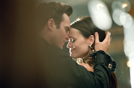 Walk The Line-12-450-Joaquin Phoenix and Reese Witherspoon